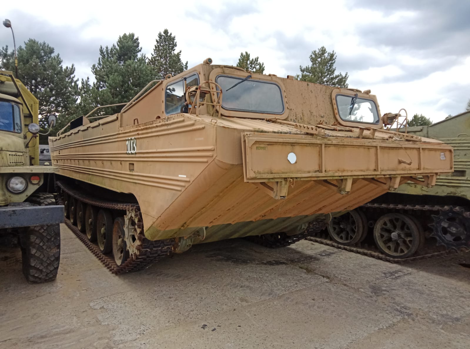 Pásový plovoucí transportér PTS-10M